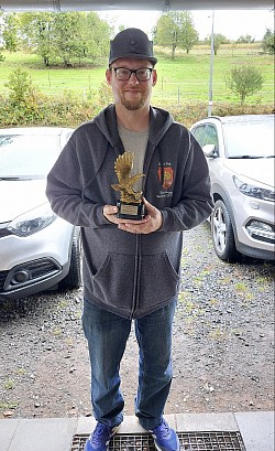 natürlich auch noch der Pokal des Schützenkönig 2025